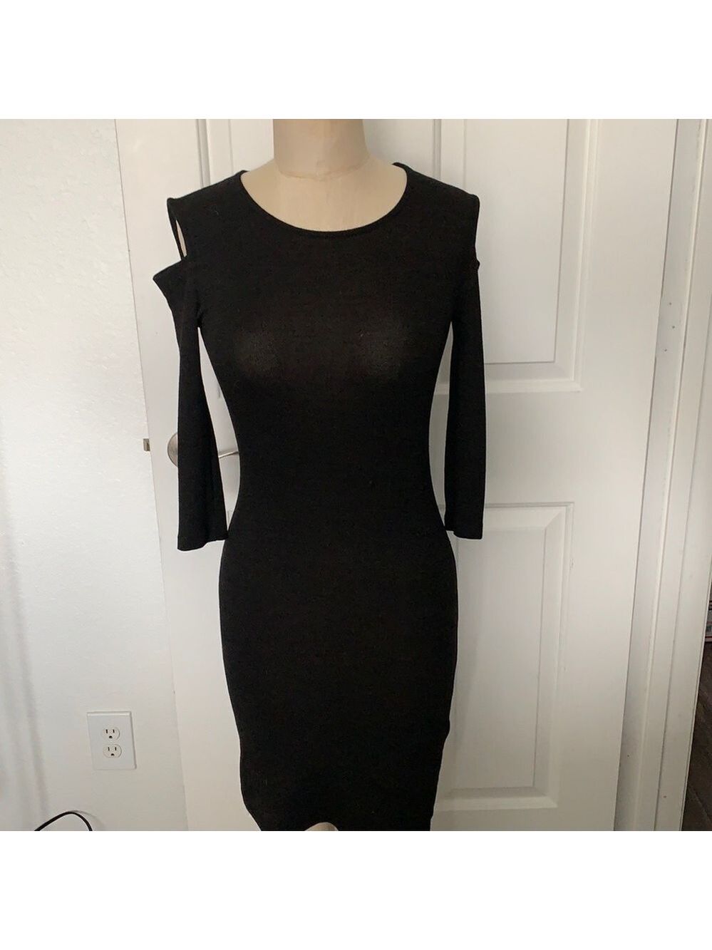 BLACK peekaboo shoulder great condition